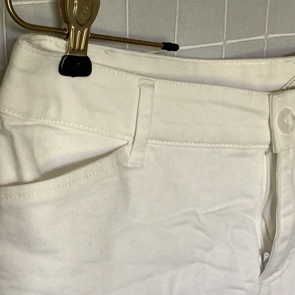 St. John’s Bay size 10 white capris - Picture 3 of 5